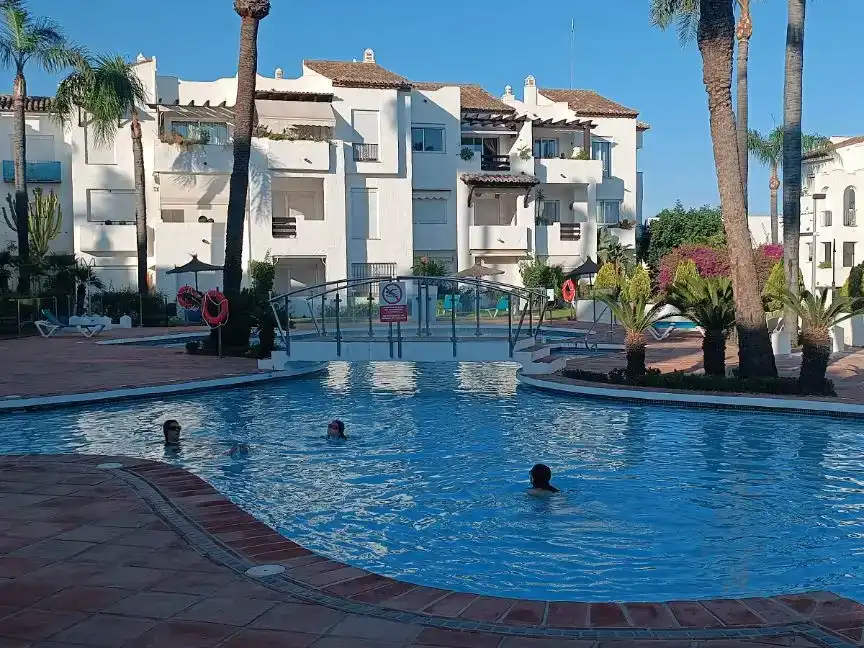 Piscina de Pis en venda en Estepona amb Aire condicionat i Piscina