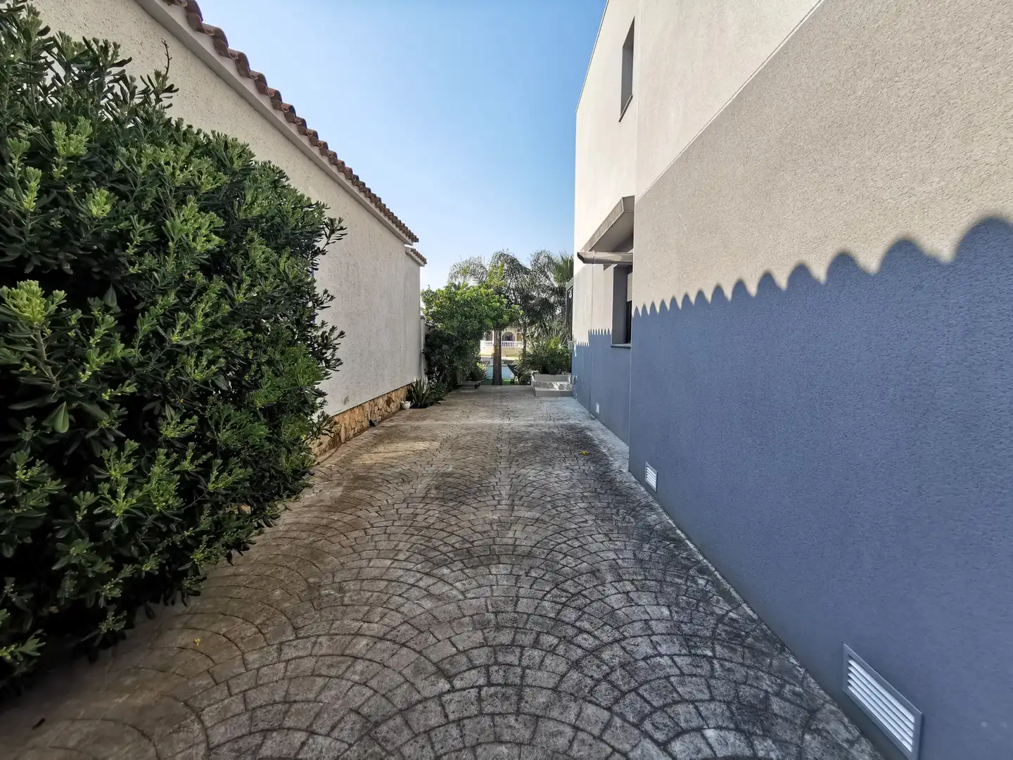 Parking de Casa o chalet en venta en Empuriabrava con Aire acondicionado, Calefacción y Jardín privado