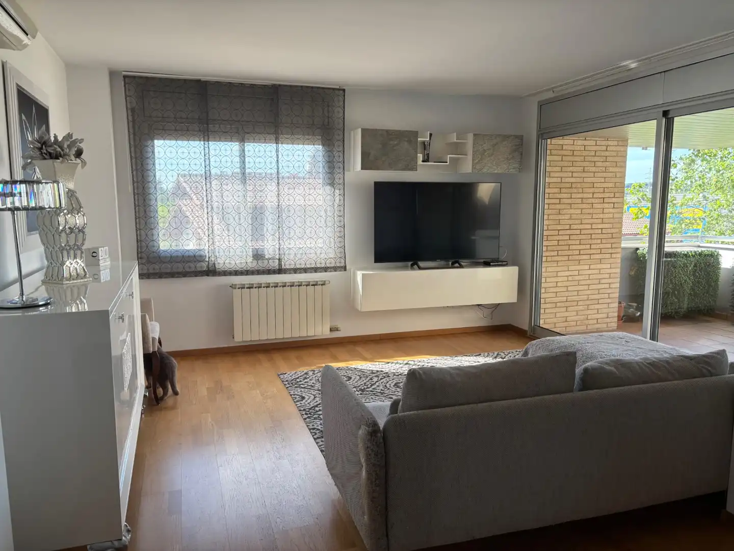 Living room of Flat for sale in Salt  with Air Conditioner, Heating and Private garden