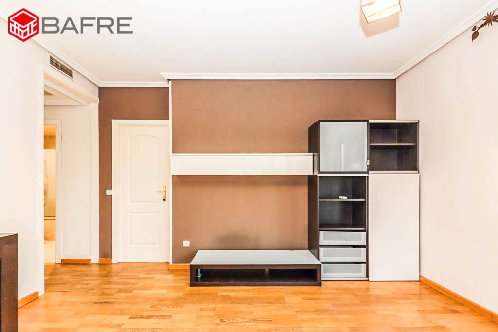Sala de estar de Piso en venta en  Madrid Capital