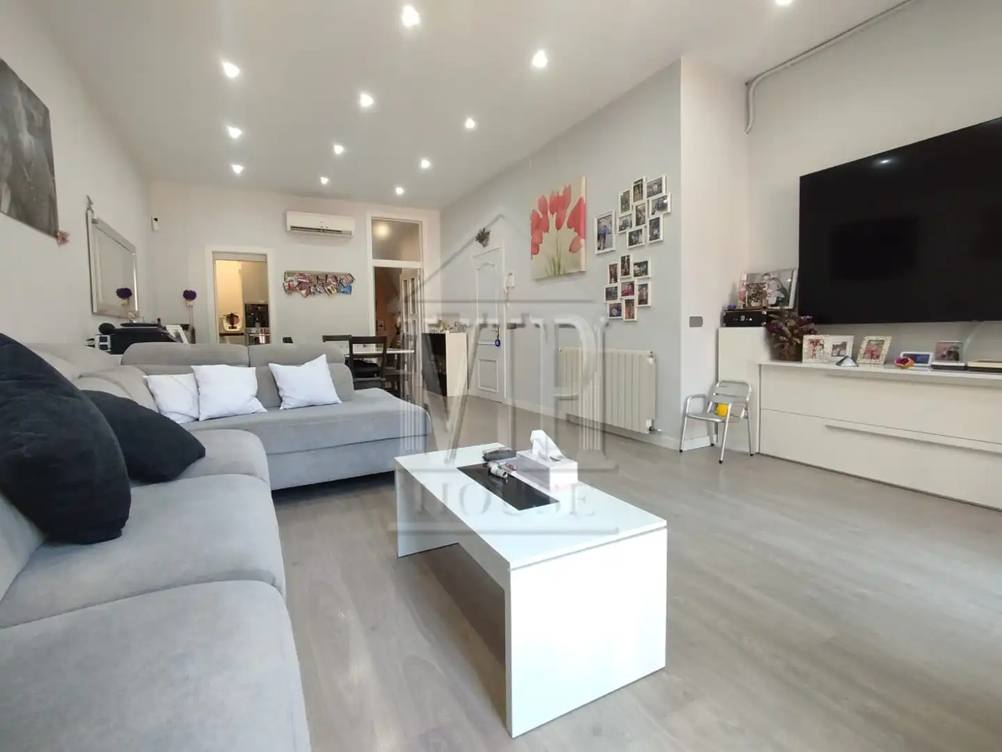 Wohnzimmer von Einfamilien-Reihenhaus zum Verkauf in Badalona mit Klimaanlage, Heizung und Parkett