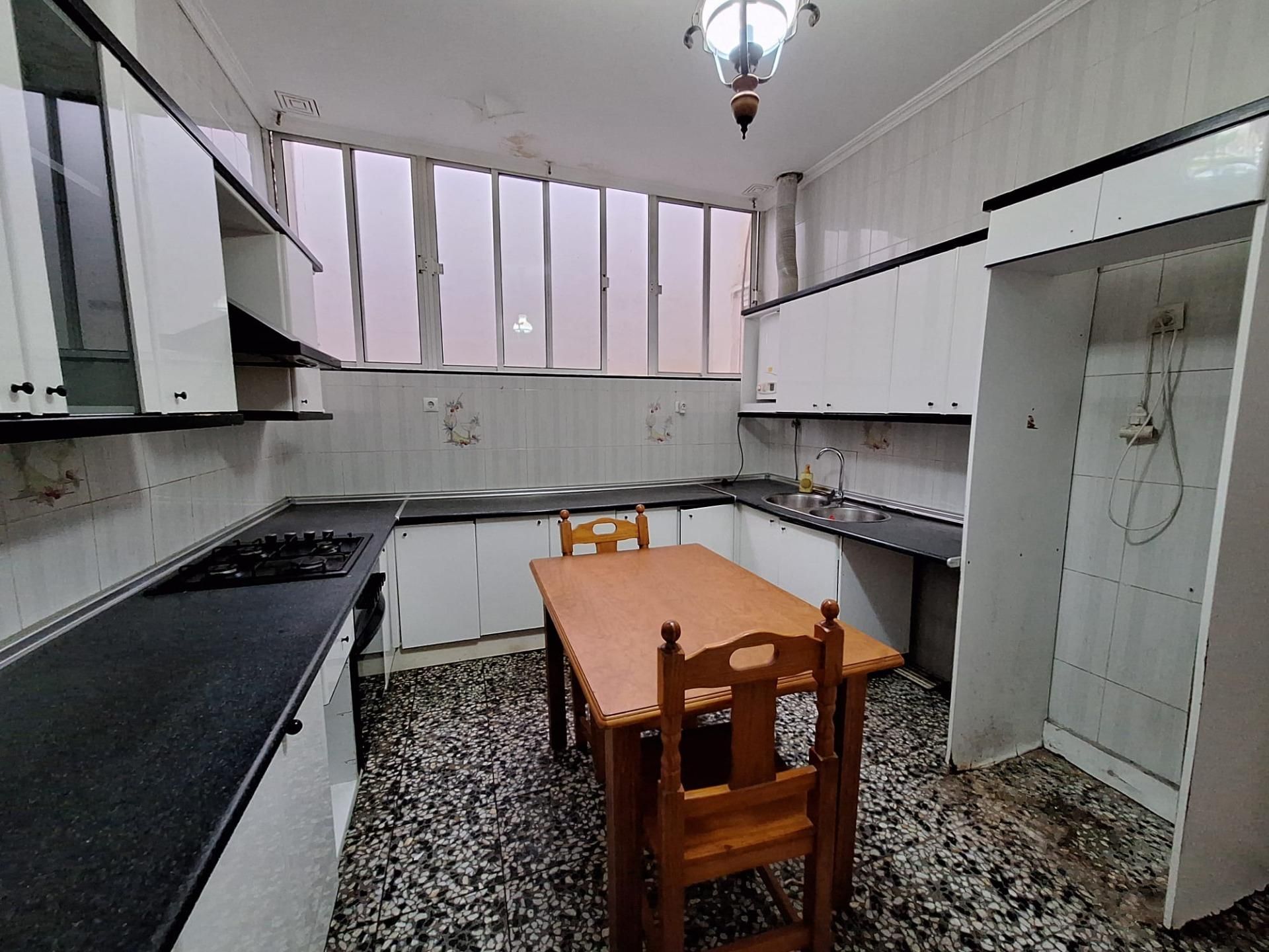 Kitchen of Flat for sale in  Cádiz Capital  with Storage room and Balcony
