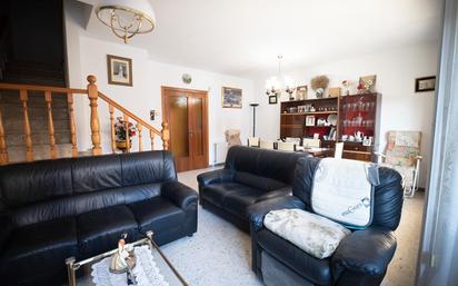 Living room of House or chalet for sale in Manlleu  with Heating, Terrace and Oven