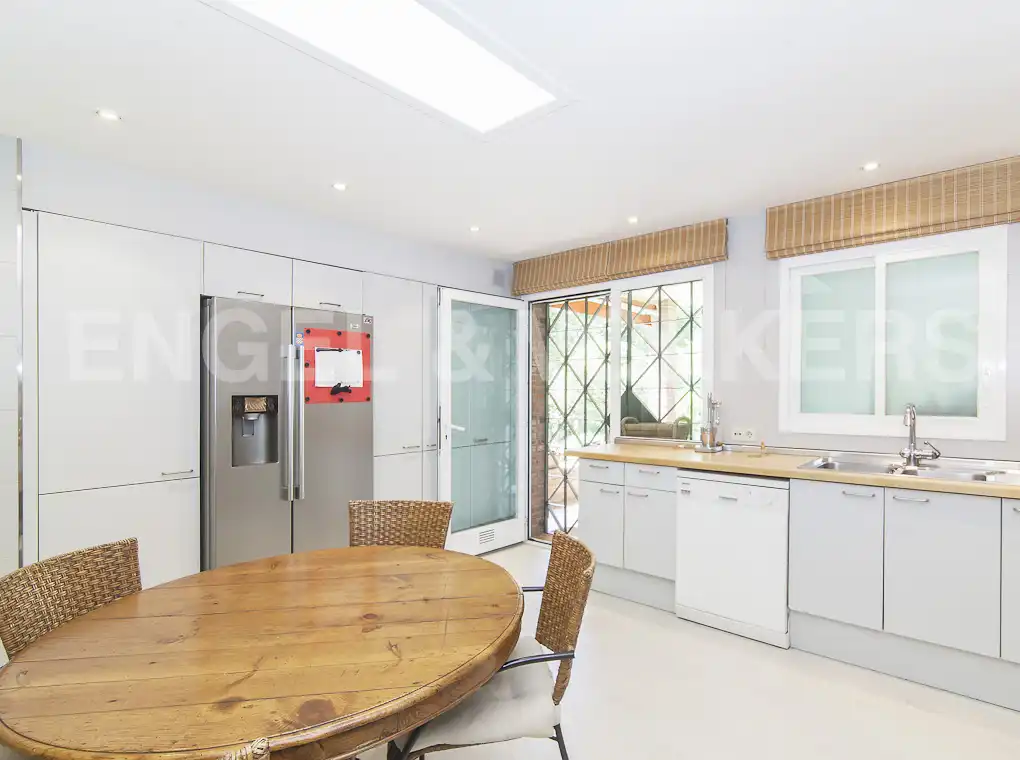 Cocina de Casa o chalet en venta en Barcelona con Aire acondicionado, Calefacción y Jardín privado