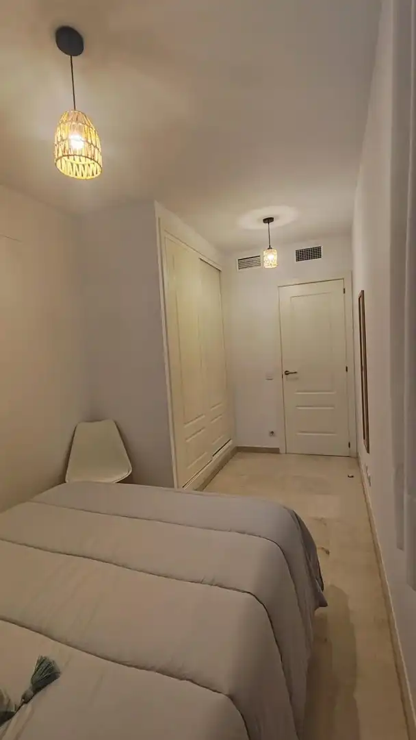 Habitación de Apartamento de alquiler en Benalmádena con Aire acondicionado, Calefacción y Terraza