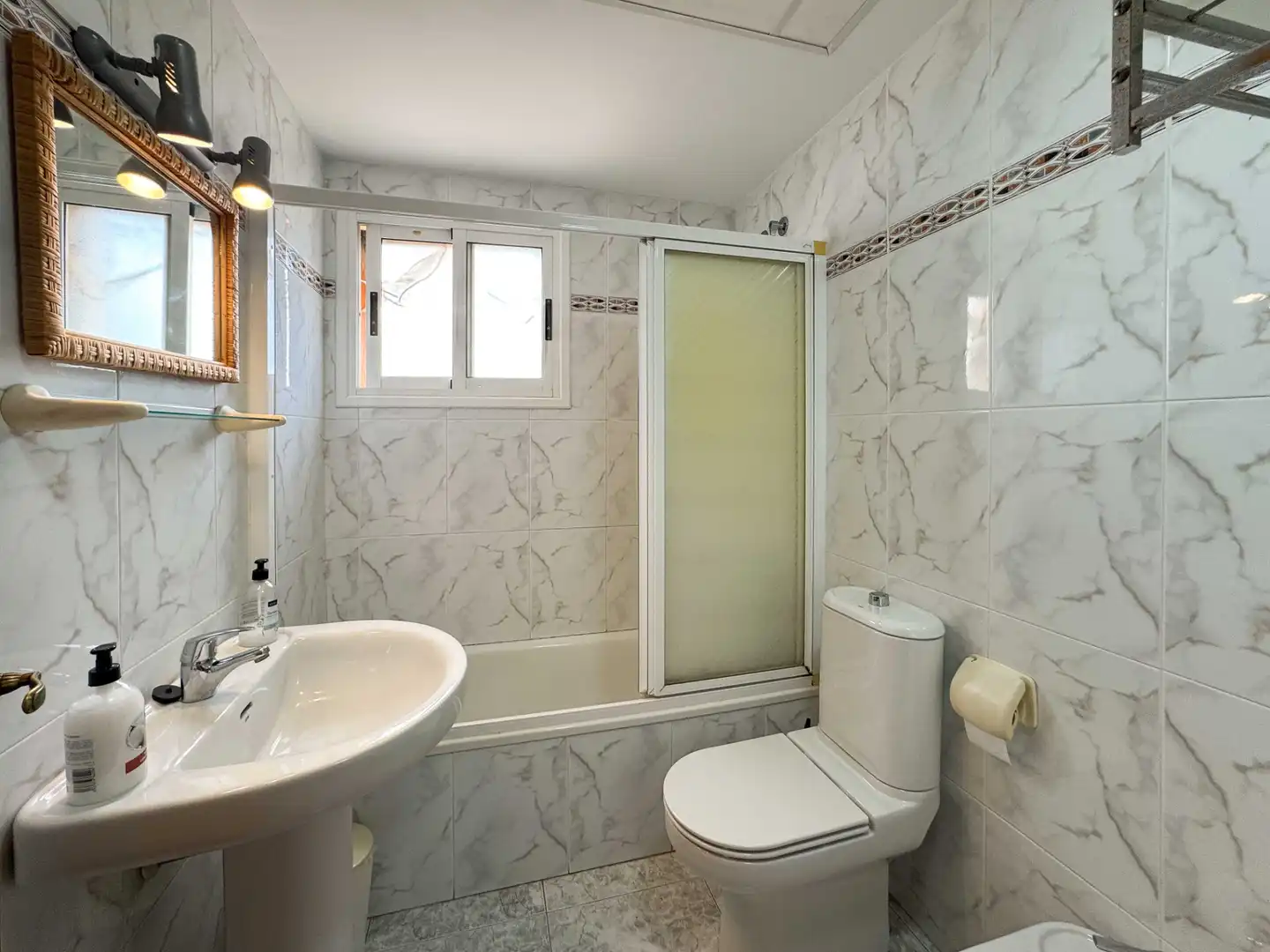Bathroom of Apartments for rent in Dénia  with Air Conditioner, Terrace and Furnished