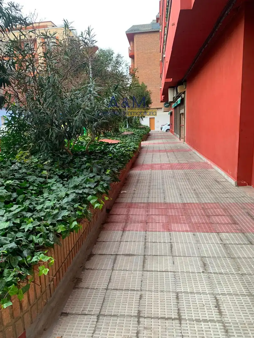 Vista exterior de Local en venta en Valladolid con Aire acondicionado