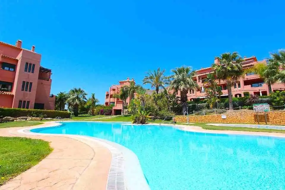 Apartment mit Pool zum Verkauf in Golf Bahía, imagen 3