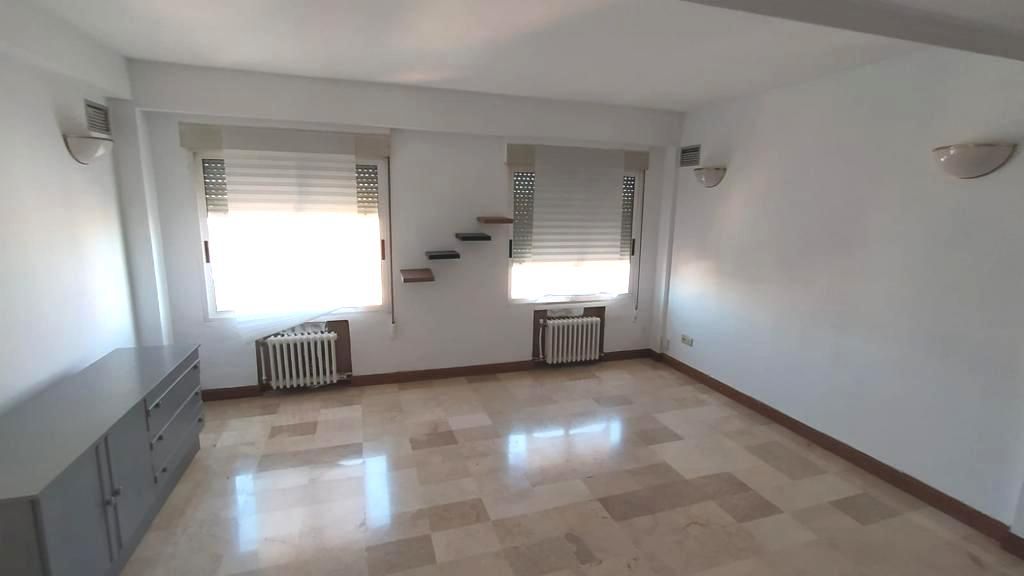 Living room of Flat to rent in  Zaragoza Capital  with Heating, Oven and Washing machine