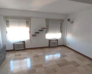 Sala d'estar de Pis de lloguer en  Zaragoza Capital amb Calefacció, Forn i Rentadora