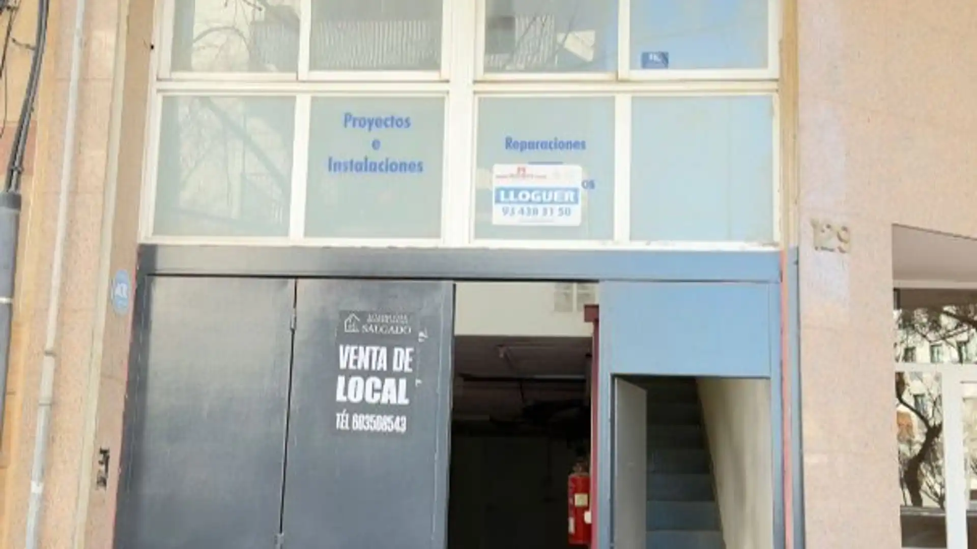 Exterior view of Premises for sale in L'Hospitalet de Llobregat  with Parquet flooring