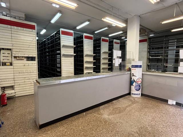 Local comercial en Alquiler en Carrer de Sant Oleguer en Sant Adriá Nord