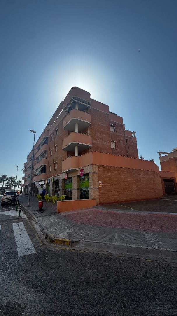 Vista exterior de Pis en venda en Torredembarra amb Calefacció, Terrassa i Forn