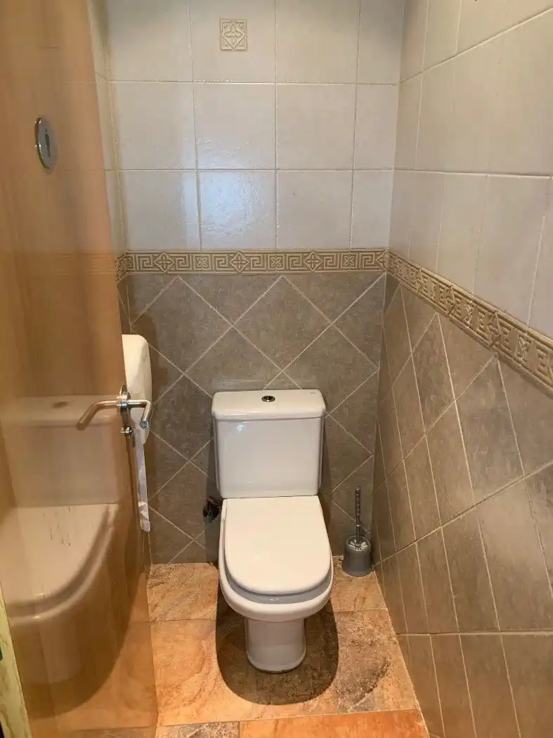 Bany de Local en venda en Caldes de Malavella amb Terrassa i Moblat
