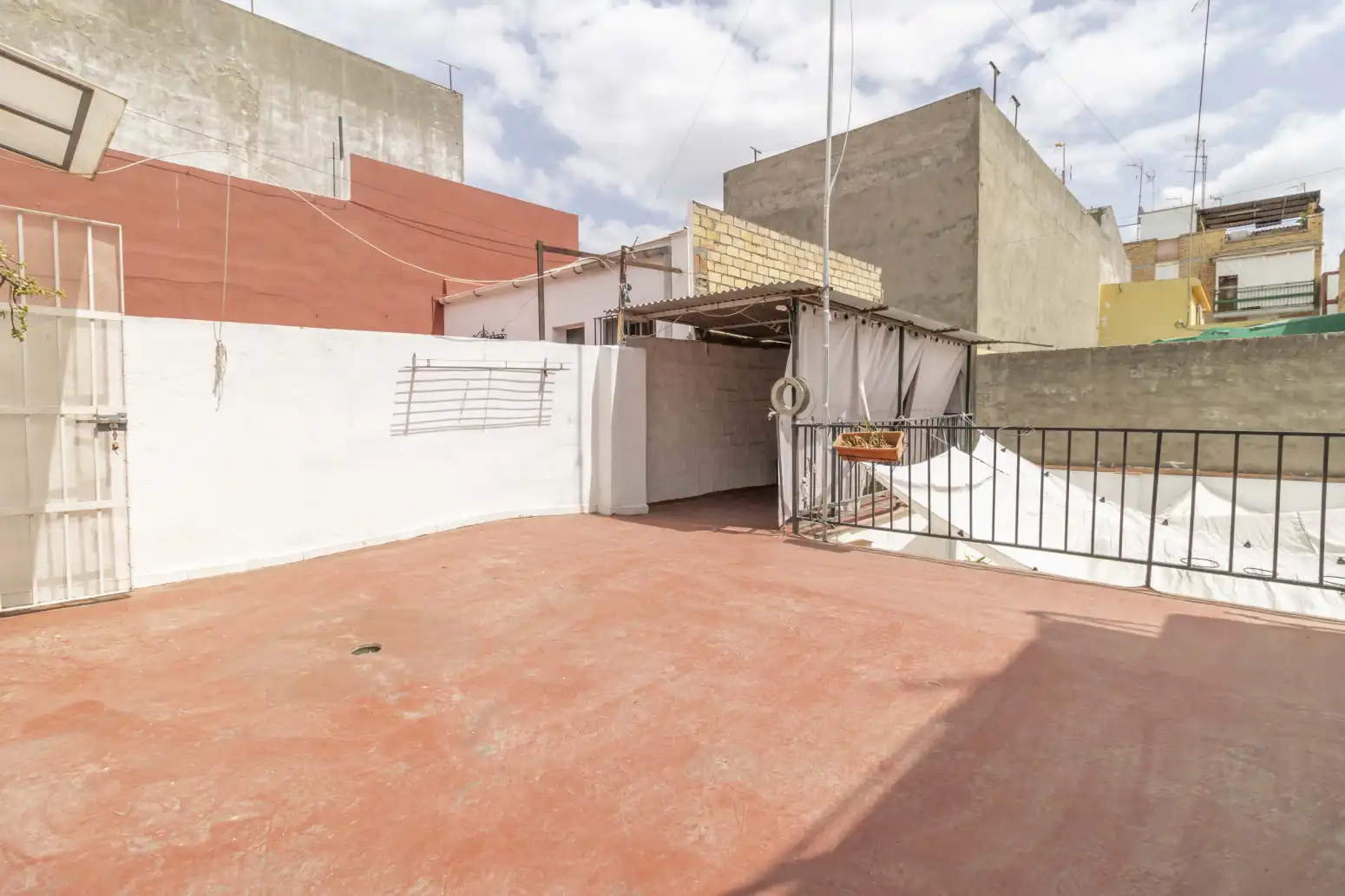 Exterior view of Detached homes for sale in Sevilla  with Air Conditioner, Terrace and Balcony