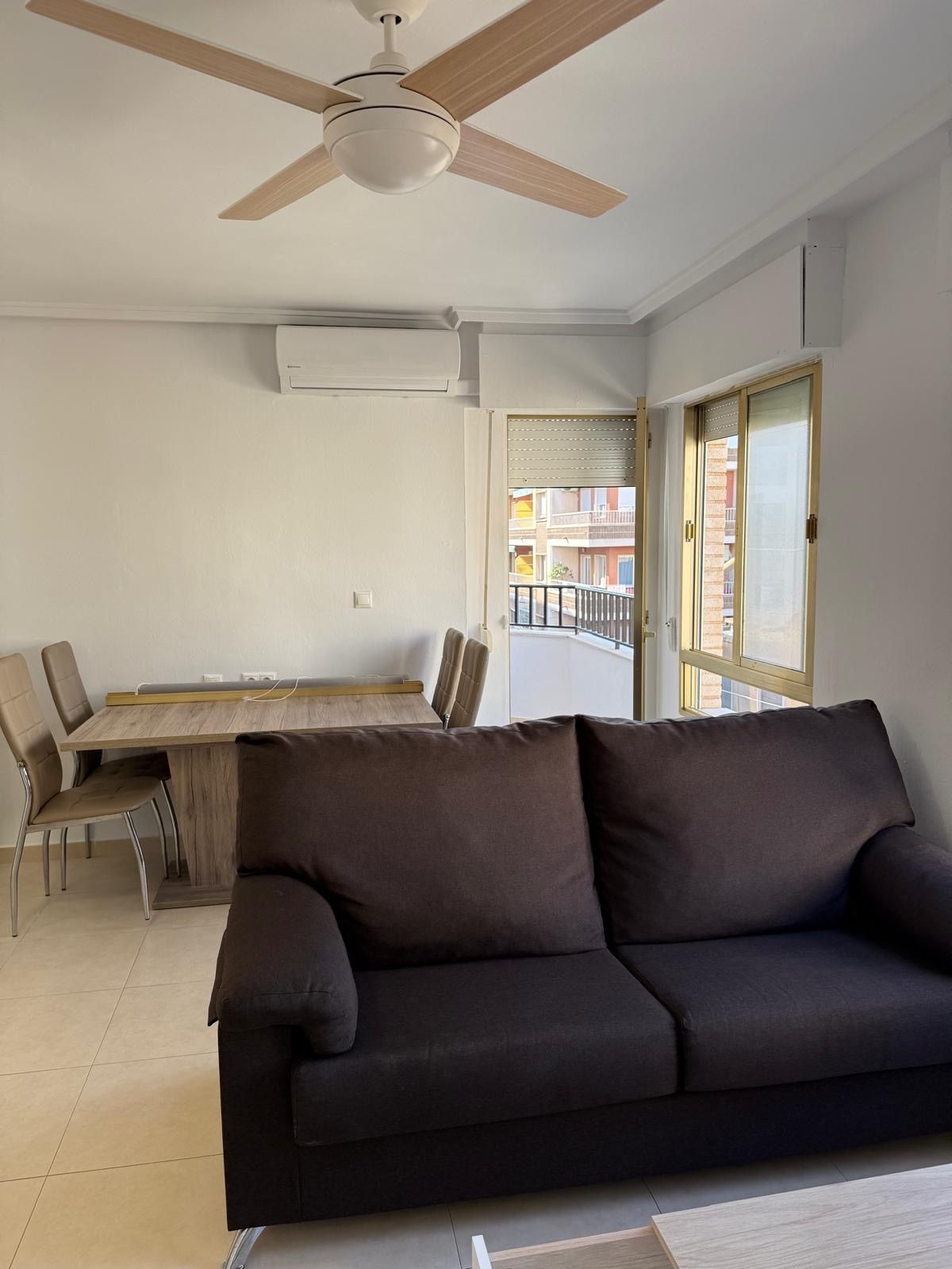 Living room of Flat to rent in Torrevieja  with Air Conditioner, Heating and Terrace