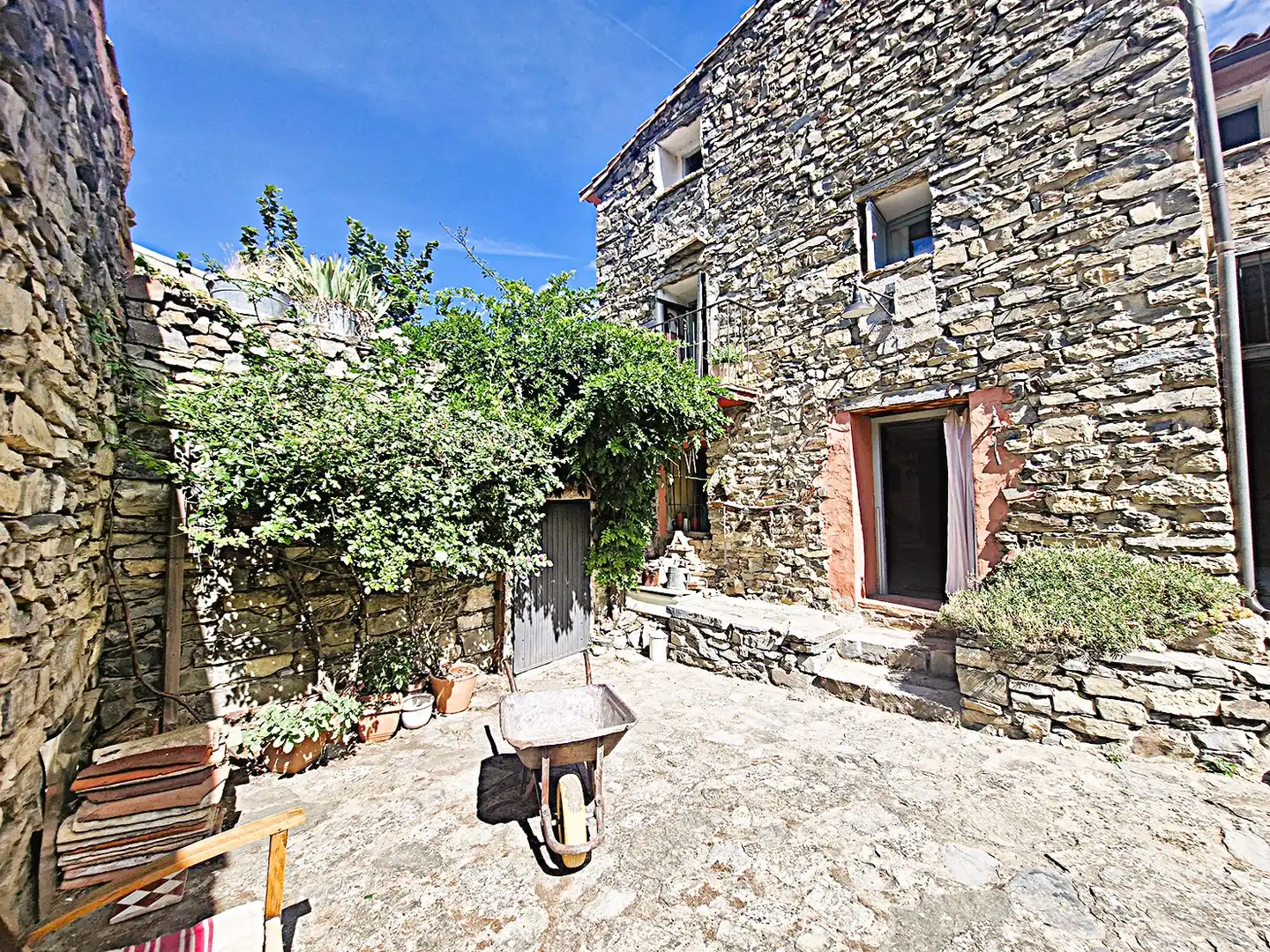 Vista exterior de Casa o xalet en venda en Enciso amb Calefacció, Jardí privat i Terrassa