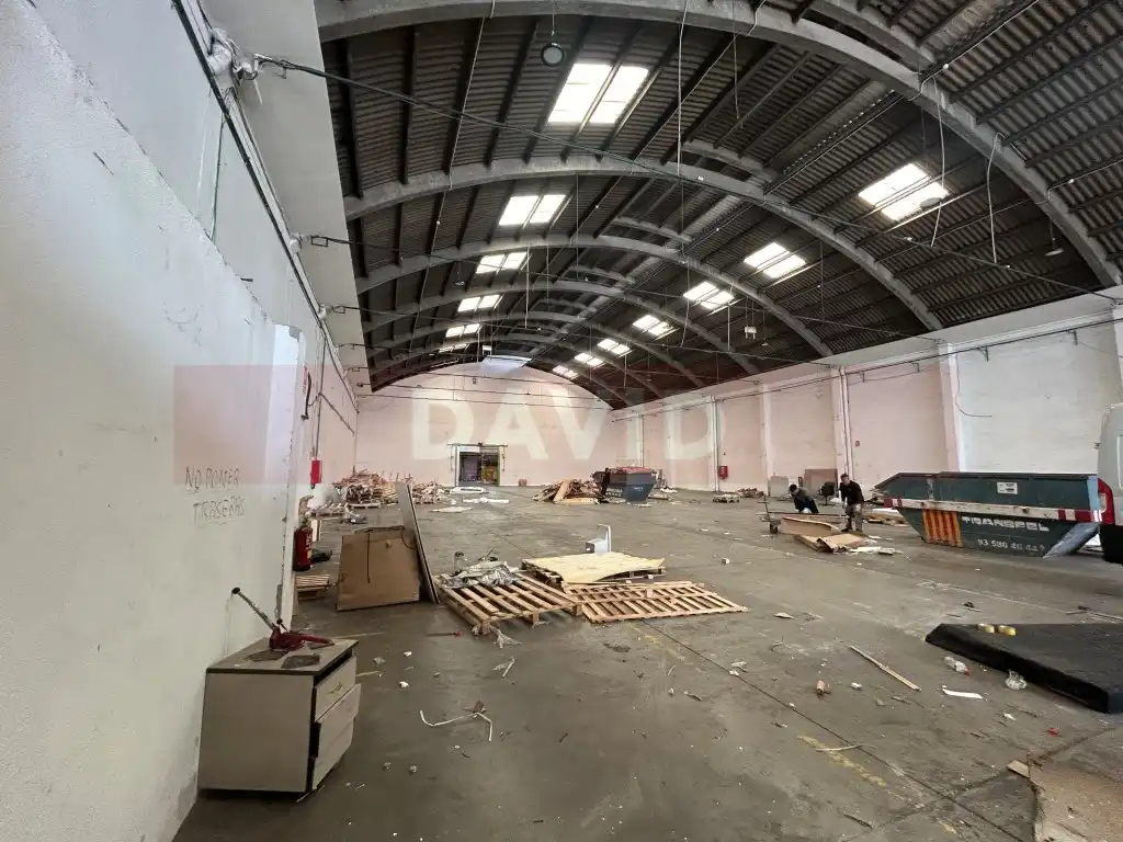 Industrial building for sale in Calle Crom Del, imagen 8