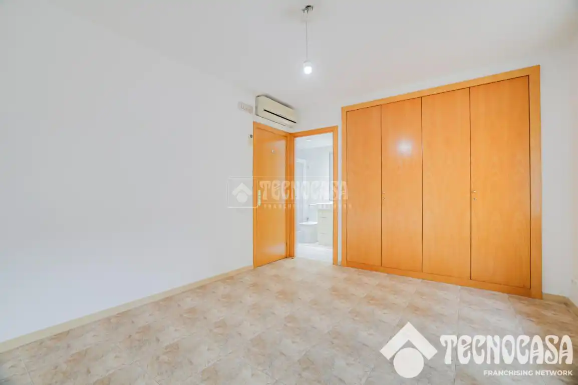 Bedroom of Flat for sale in Mataró  with Air Conditioner, Heating and Storage room