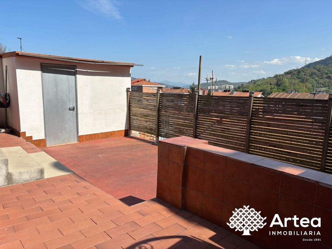 Terrassa de Pis en venda en Bilbao  amb Jardí privat, Terrassa i Moblat