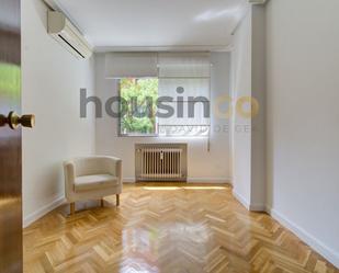 Dormitori de Apartament de lloguer en  Madrid Capital amb Aire condicionat i Calefacció