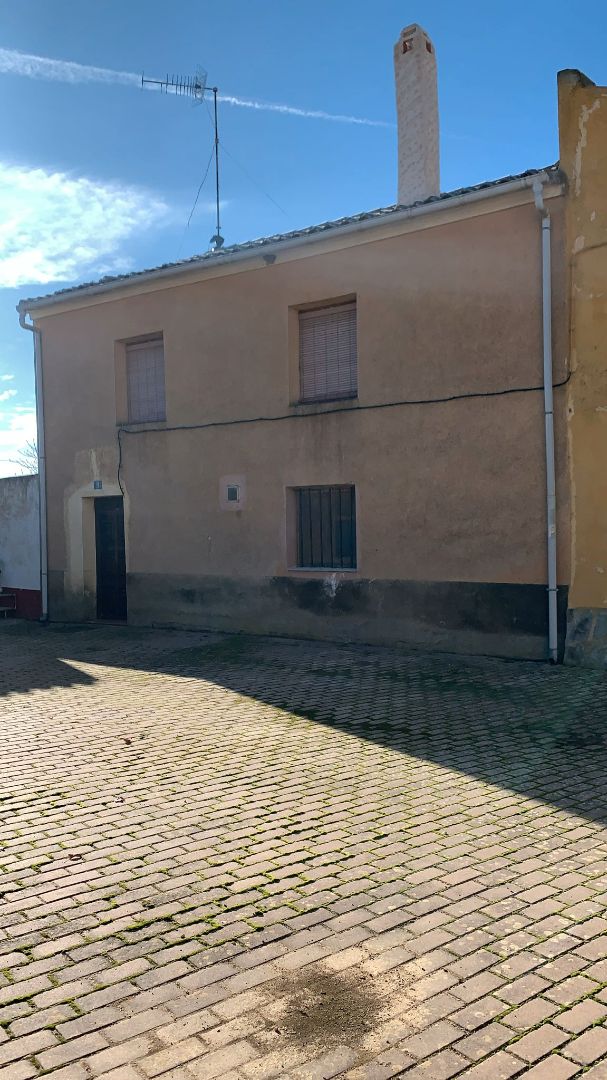 Vista exterior de Casa o xalet en venda en Tamariz de Campos amb Jardí privat, Terrassa i Traster