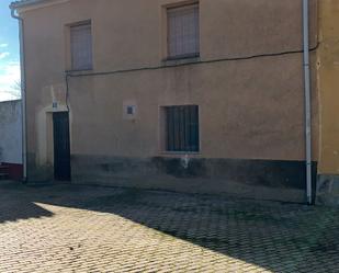 Vista exterior de Casa o xalet en venda en Tamariz de Campos amb Jardí privat, Terrassa i Traster