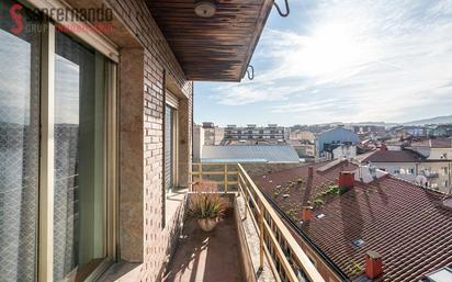 Vista exterior de Pis en venda en Torrelavega  amb Calefacció i Balcó