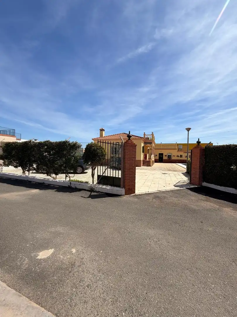 Vista exterior de Casa o chalet en venta en Paradas
