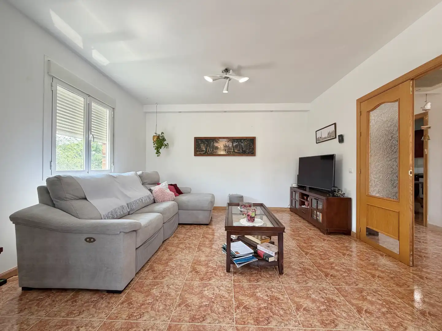Sala d'estar de Casa adosada en venda en Ugena amb Aire condicionat, Calefacció i Jardí privat