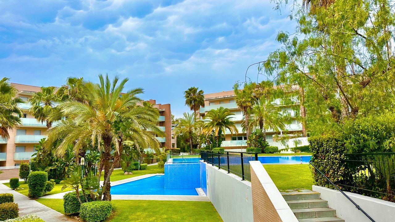 Piscina de Pis en venda en Salou amb Aire condicionat, Calefacció i Terrassa