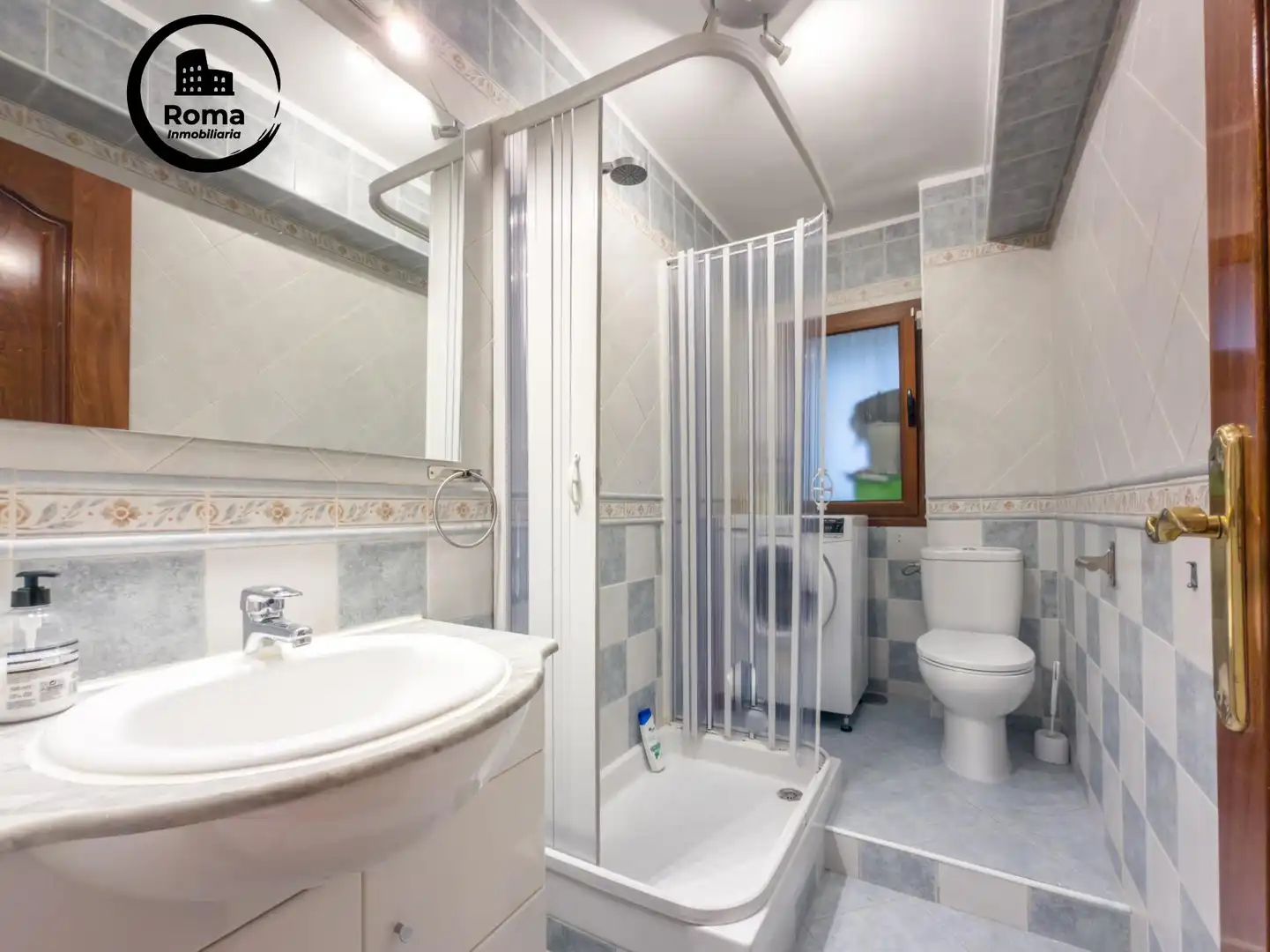 Bathroom of Flat for sale in Armilla  with Air Conditioner, Terrace and Balcony