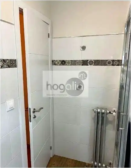 Bathroom of Flat for rent in Sevilla  with Air Conditioner, Heating and Terrace