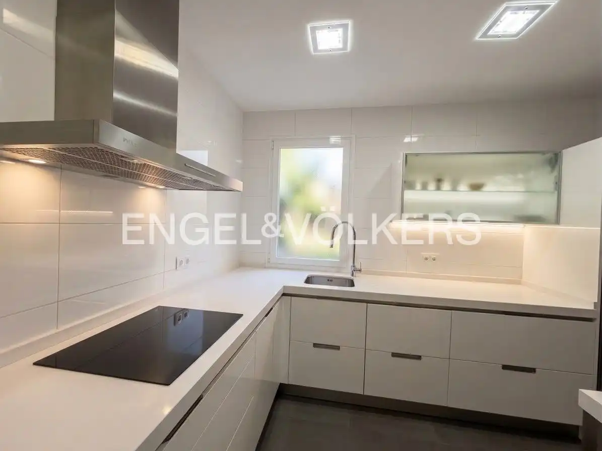 Kitchen of Flat for rent in Madrid  with Air Conditioner, Heating and Parquet flooring