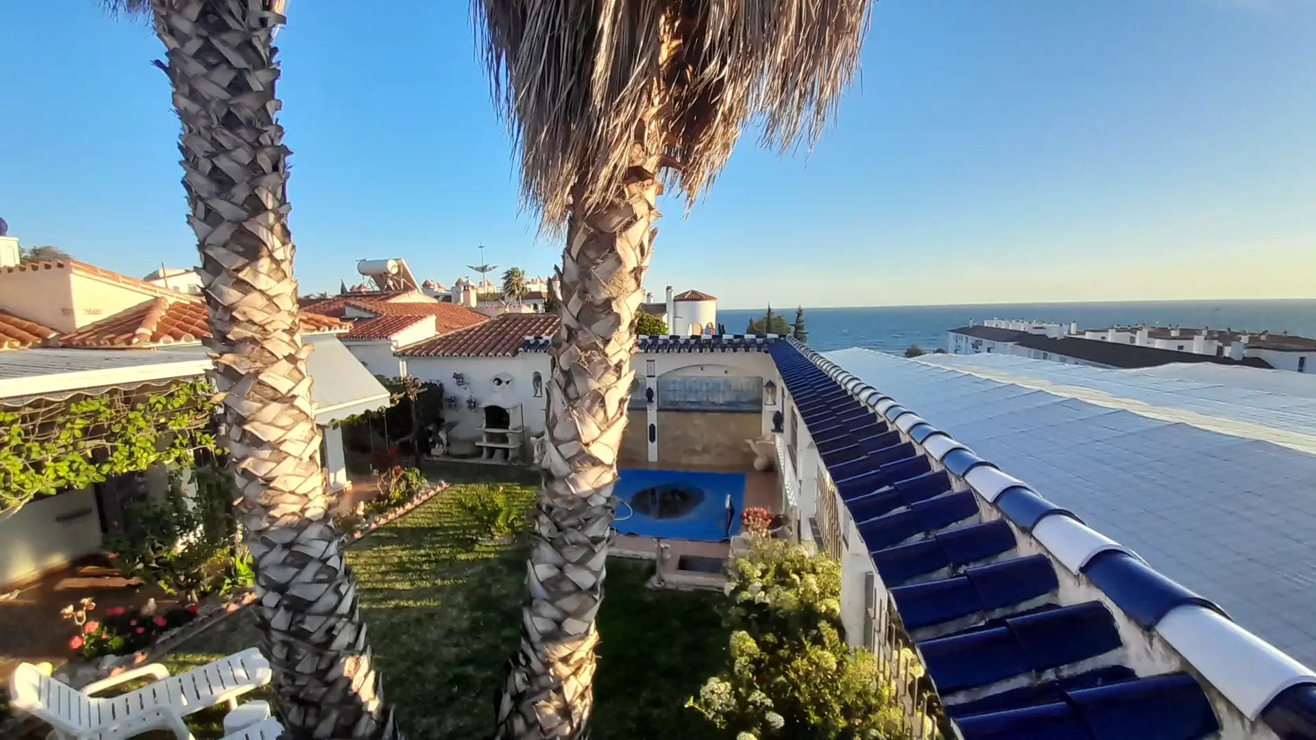 Vista exterior de Casa o xalet en venda en Vélez-Málaga amb Aire condicionat, Calefacció i Jardí privat