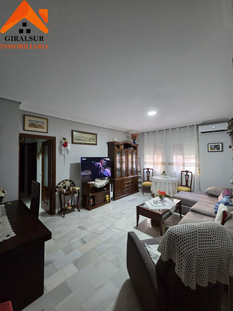 Living room of Flat for sale in  Sevilla Capital  with Air Conditioner