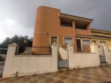 Maison mitoyenne avec piscine à vendre à Jacarilla