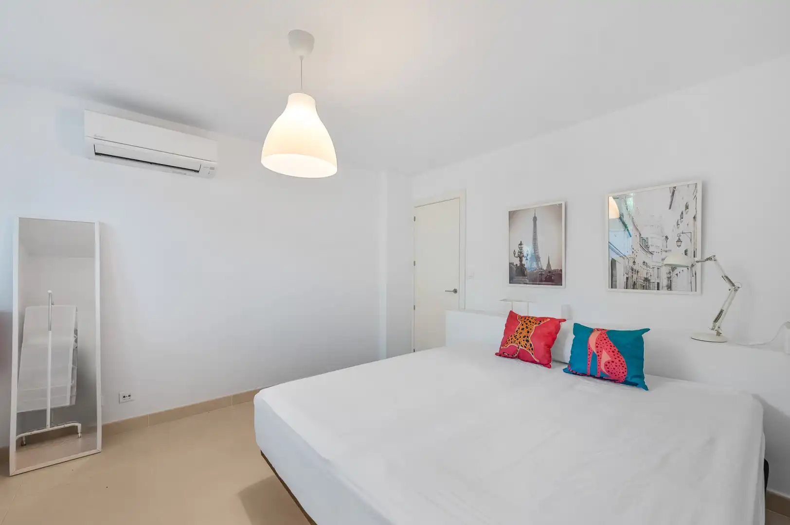 Dormitori de Casa o xalet en venda en Marbella amb Aire condicionat, Jardí privat i Terrassa