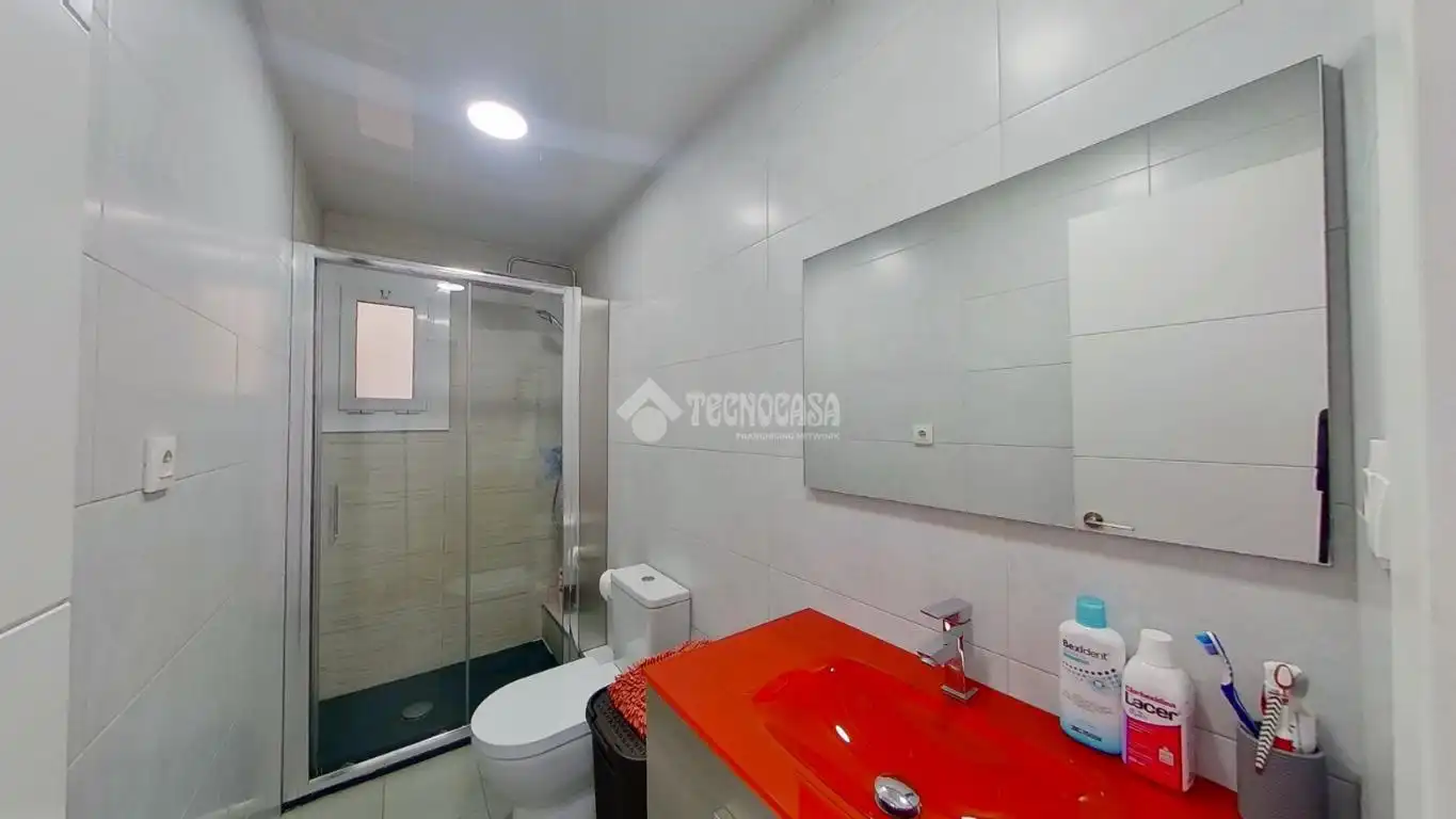 Baño de Piso en venta en Barberà del Vallès con Aire acondicionado y Calefacción