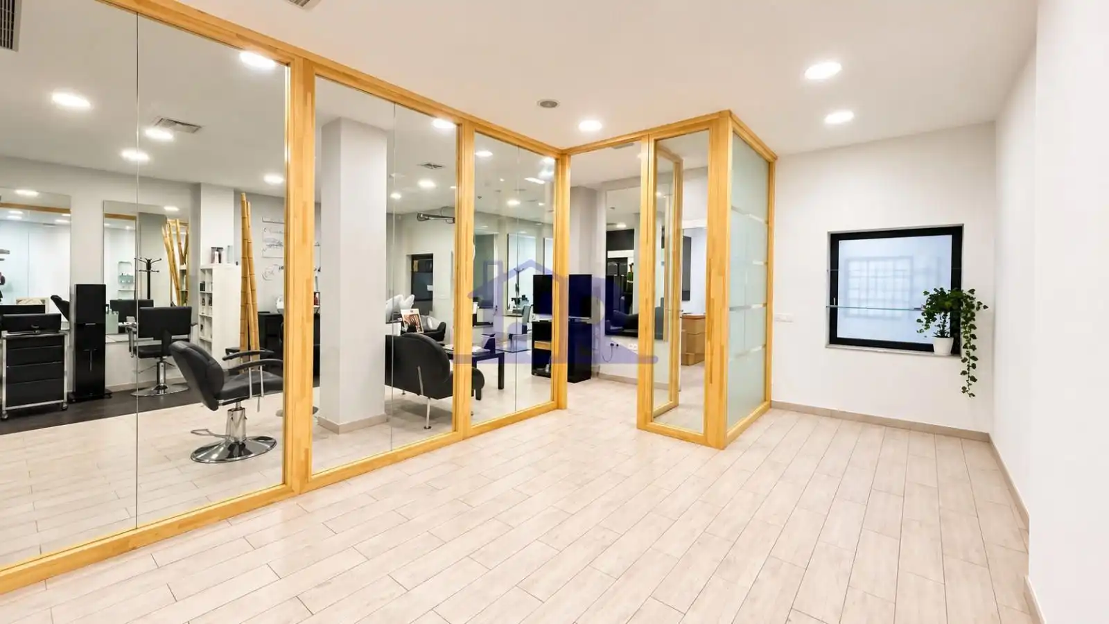 Local comercial en alquiler en REYES CATOLICOS
