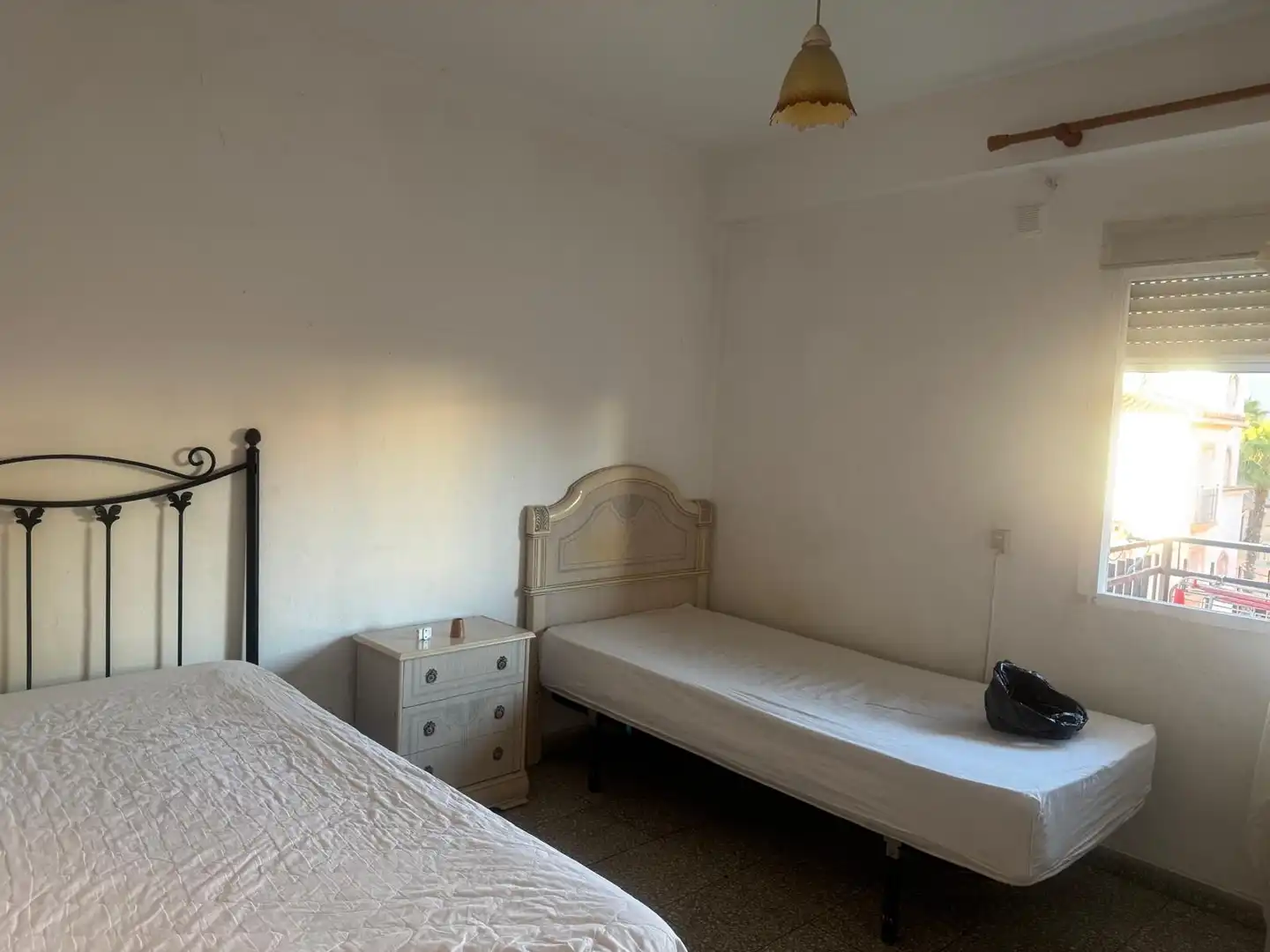 Habitación de Piso para compartir en Marbella con Aire acondicionado, Terraza y Amueblado