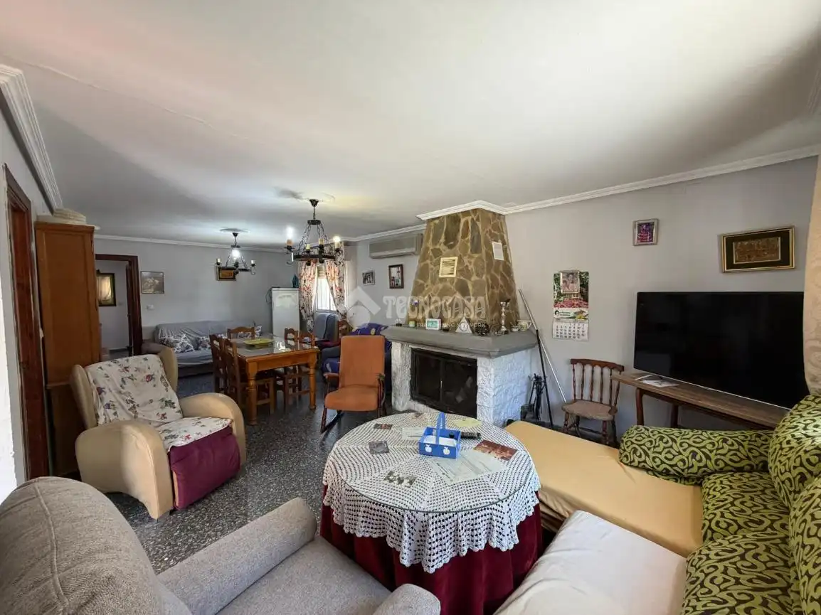 Sala d'estar de Finca rústica en venda en Jaén