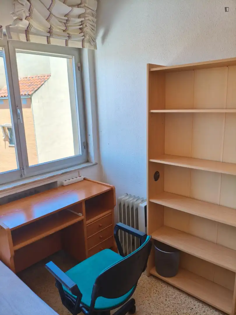 Dormitori de Casa o xalet per a compartir en Salamanca amb Calefacció, Moblat i Forn