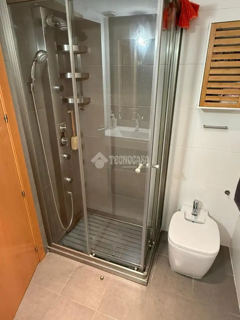 Baño de Piso en venta en Valdemoro con Aire acondicionado, Calefacción y Piscina comunitaria