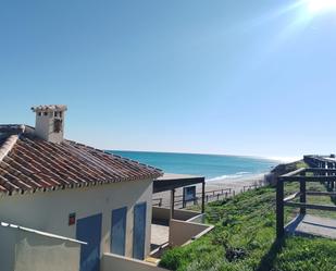 Vista exterior de Casa o xalet en venda en Mijas amb Jardí privat, Terrassa i Traster