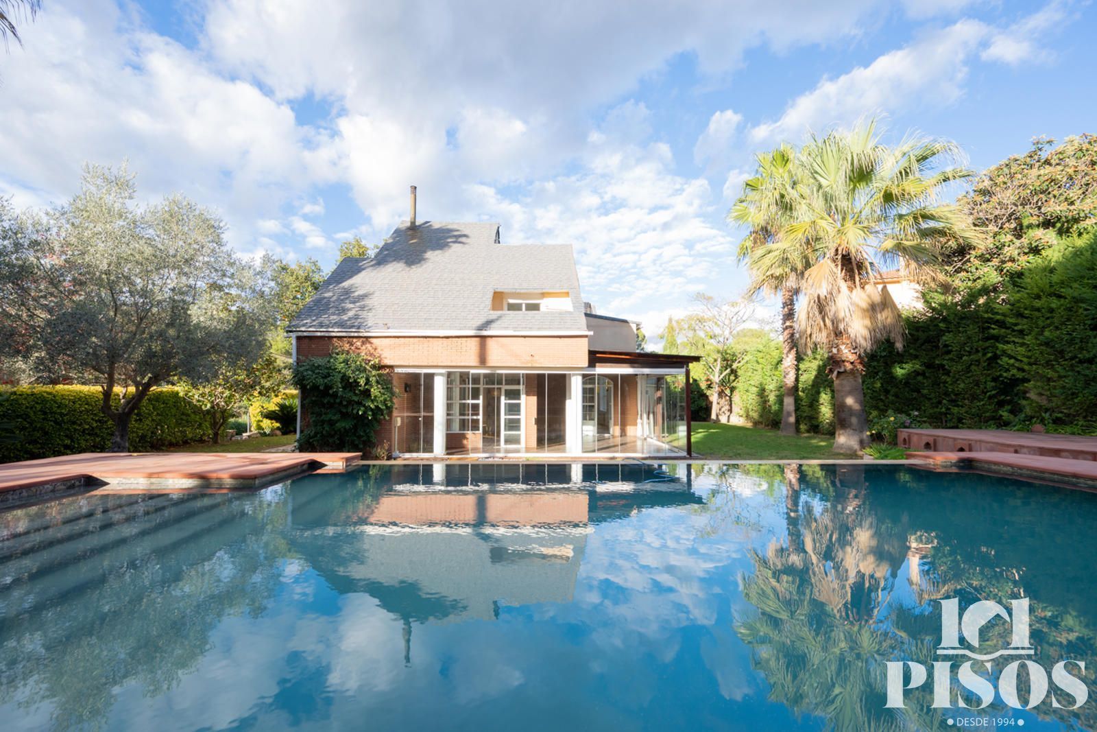 Swimming pool of House or chalet for sale in Cerdanyola del Vallès  with Air Conditioner, Private garden and Parquet flooring