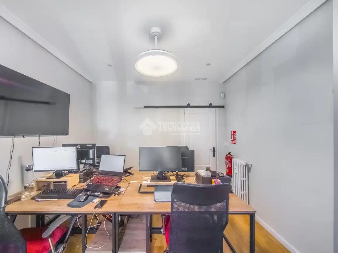 Flat for rent in Madrid  with Air Conditioner and Balcony