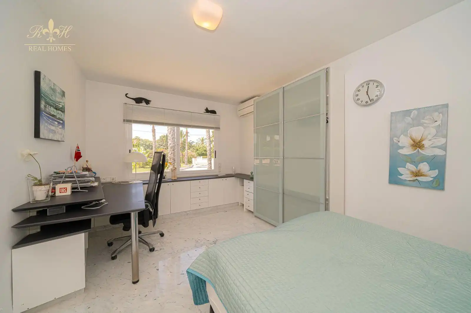 Bedroom of Houses for sale in L'Alfàs del Pi  with Air Conditioner, Terrace and Swimming Pool