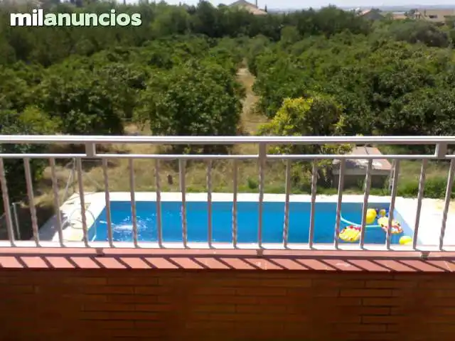 Piscina de Casa o chalet de alquiler en Dos Hermanas con Aire acondicionado, Jardín privado y Terraza