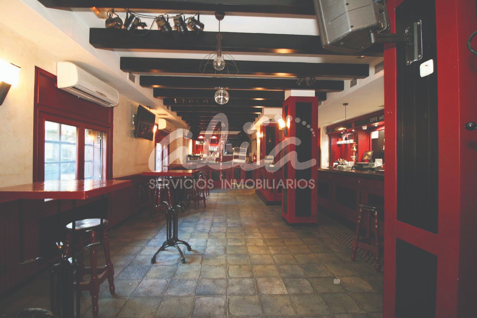 Premises to rent in Pinto  with Air Conditioner, Heating and Furnished